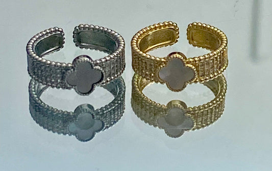 Clover ring